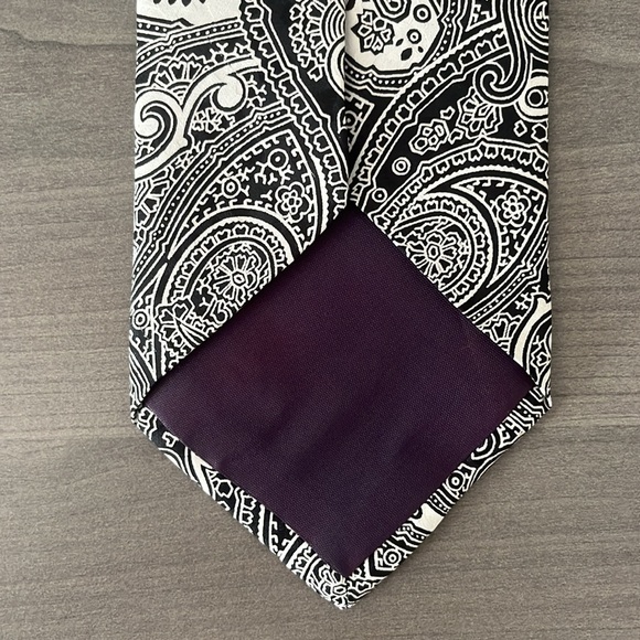 Vintage Hyde Park Black & White Silk Paisley Print Necktie - Picture 4 of 7